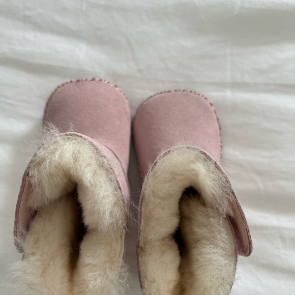 UGG Baby booties - pink - like new - Picture 6 of 7